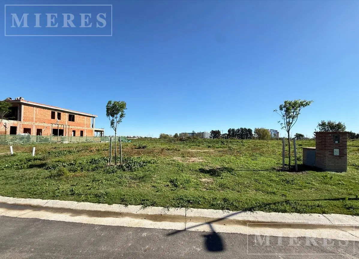 Lote en venta a la laguna en el barrio Silvestre, Nordelta 4