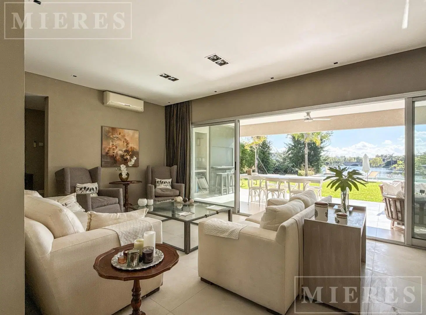Casa en venta a la laguna en el Barrio Los Alisos, Nordelta 5