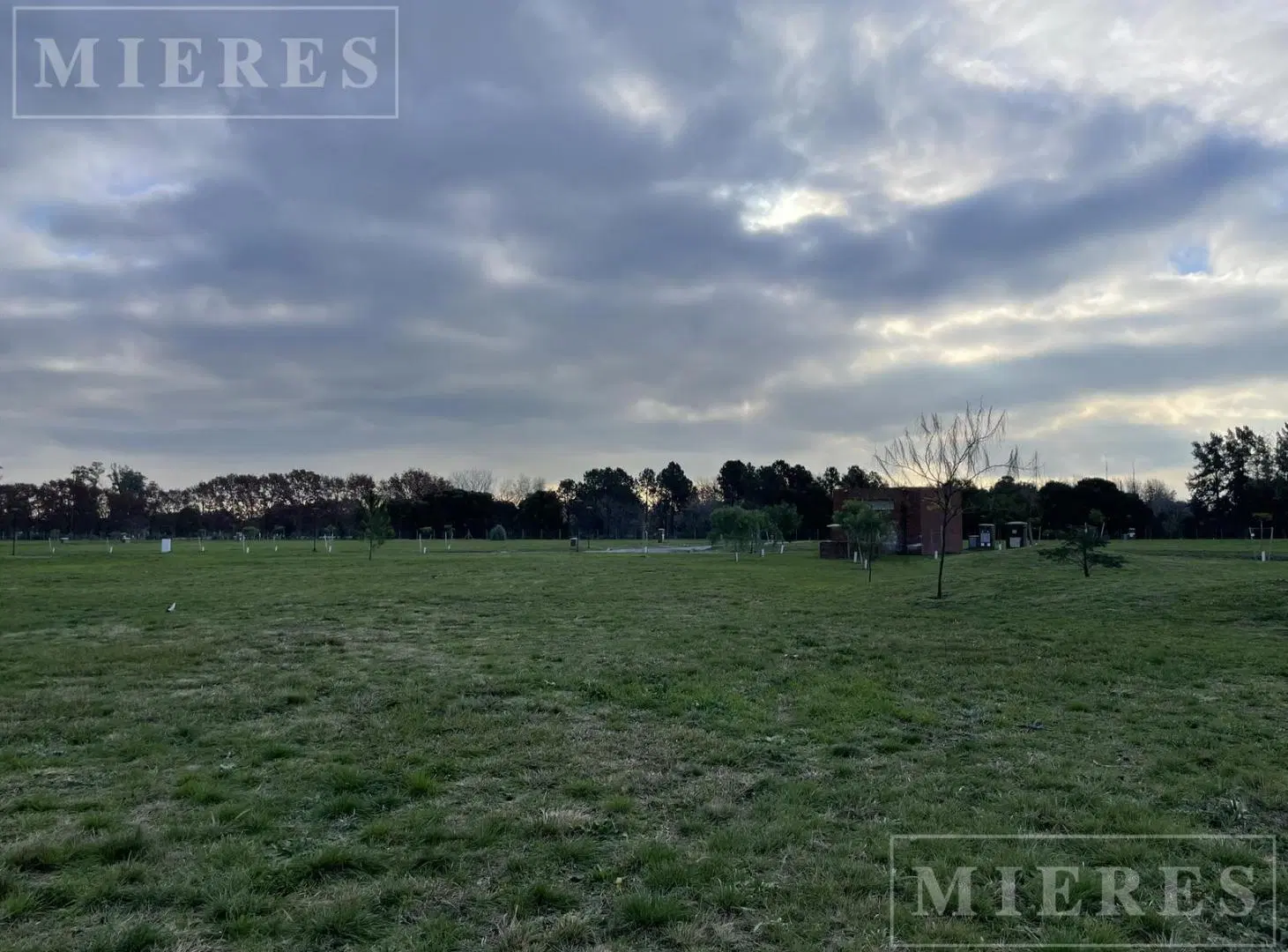 Lote de 1098m² en venta en Cardano, Pilar 5