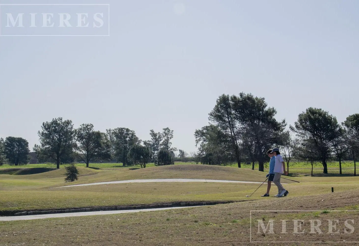 Lote de 1018m² en venta en Pilar Golf 4