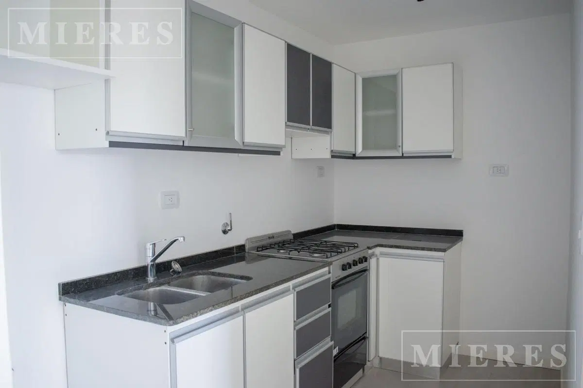 Departamento de dos ambientes en alquiler en El Reparo 8