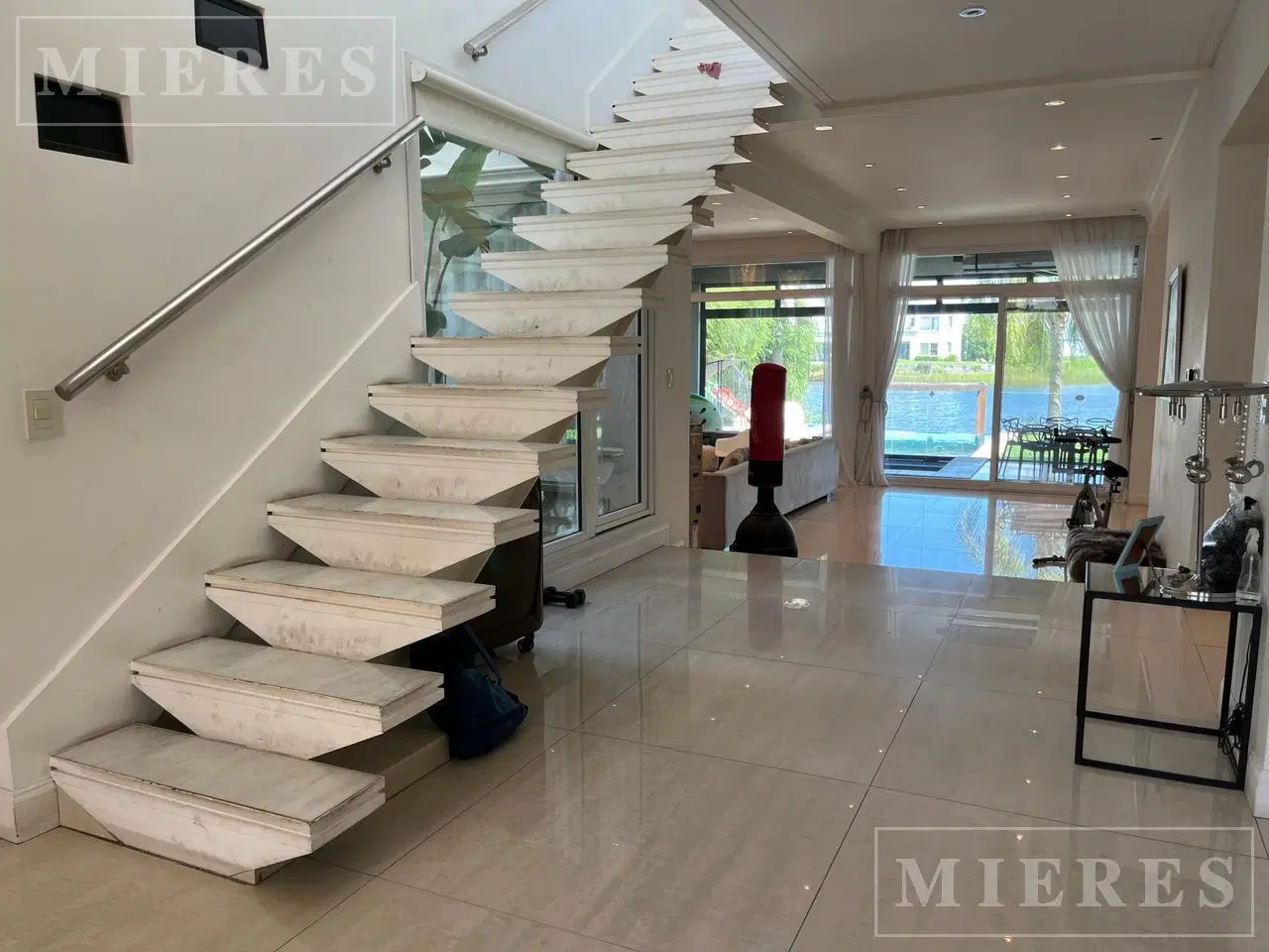 Casa en venta a la laguna en Los Alisos, Nordelta. 1