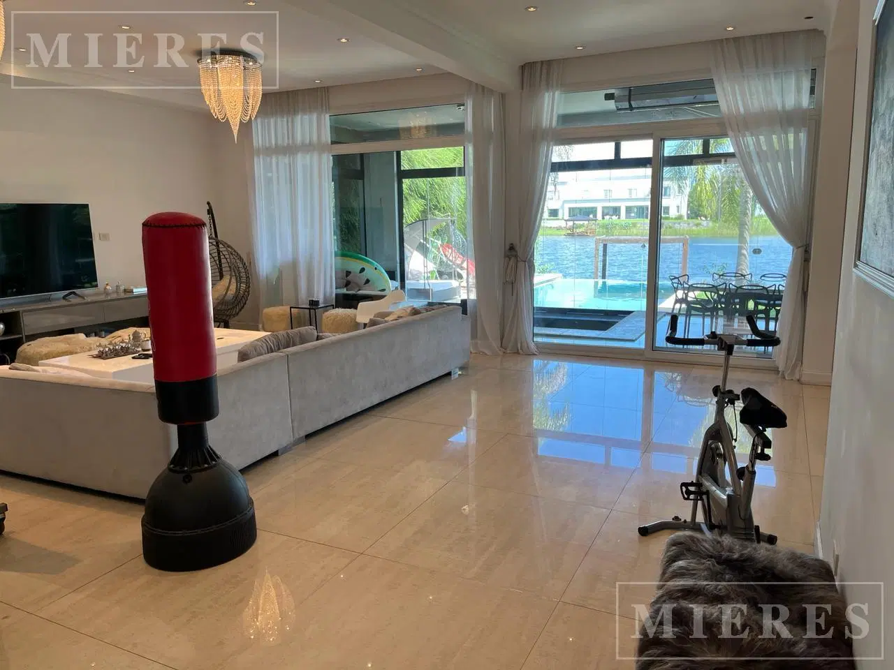 Casa en venta a la laguna en Los Alisos, Nordelta. 5