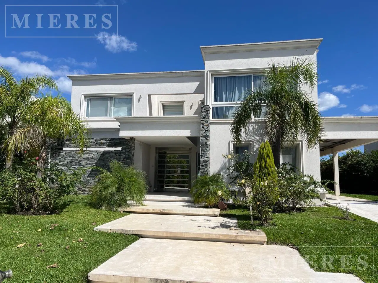 Casa en venta a la laguna en Los Alisos, Nordelta. 3