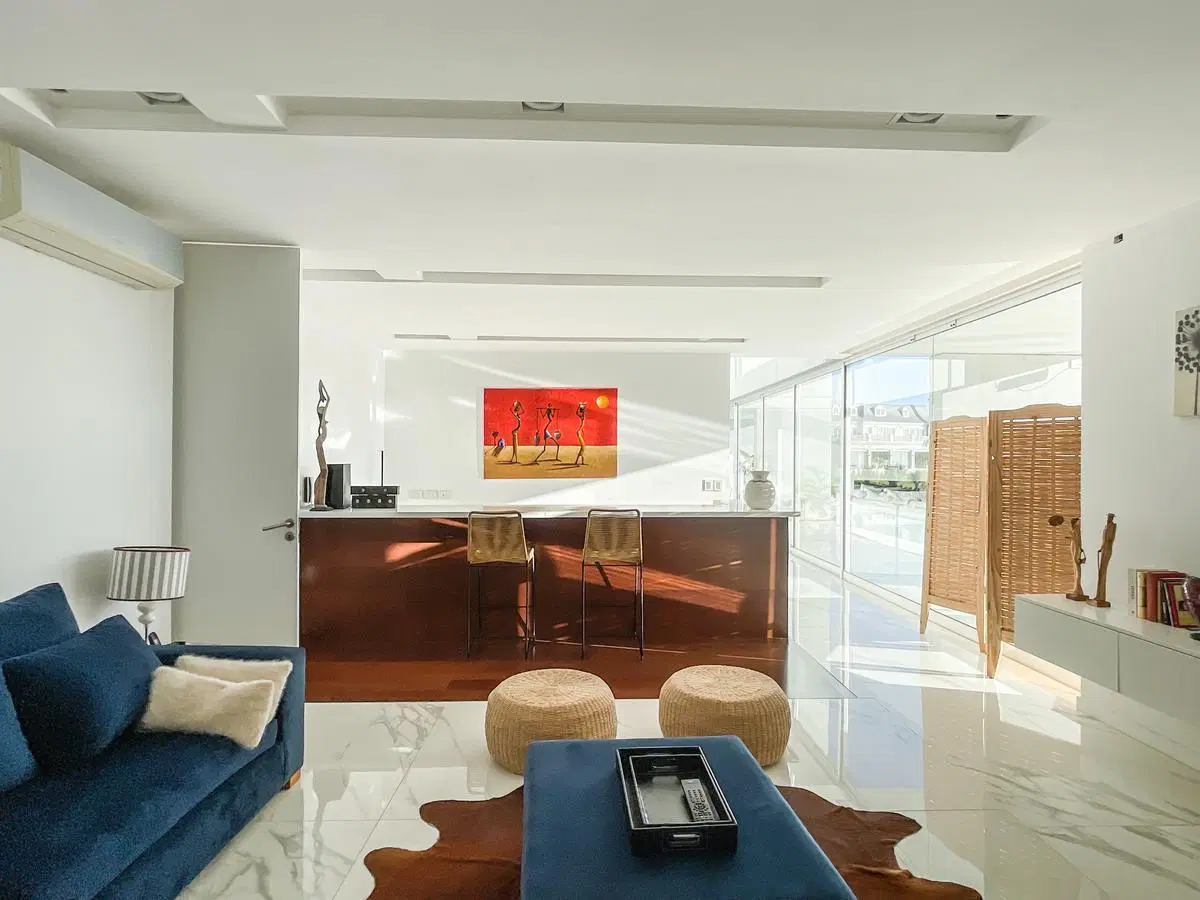 Casa en venta en El Golf, sobre lote al Lago Central. Nordelta 4