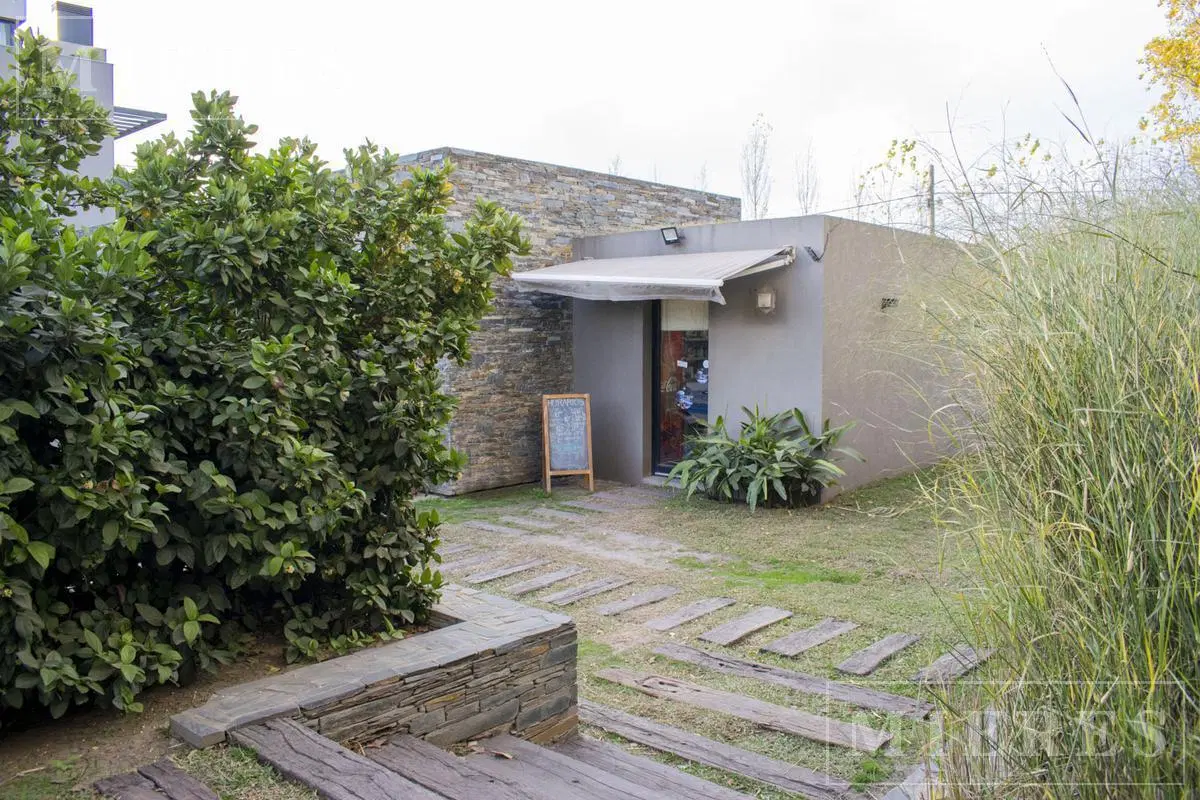 Departamento tres ambientes en alquiler en Las Liebres 1