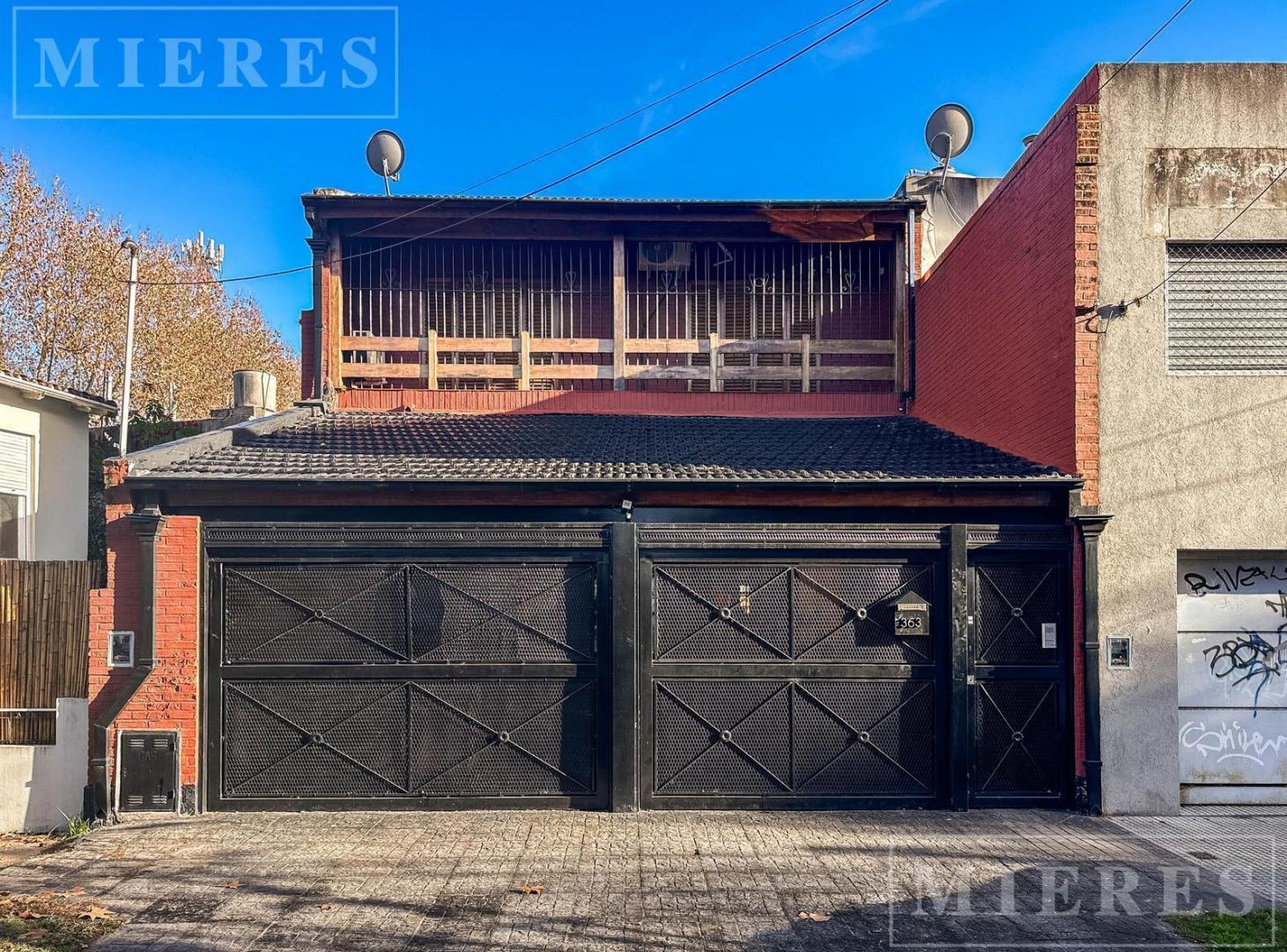 Casa en venta - Remedios de Escalada al 300