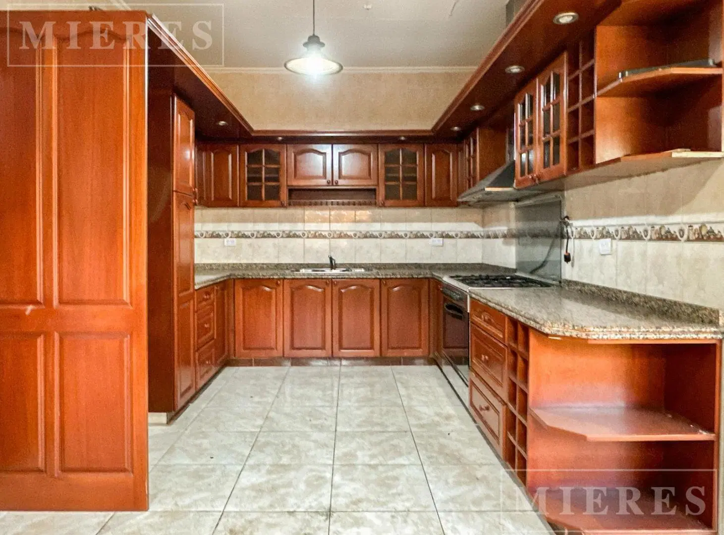 Casa en venta - Remedios de Escalada  al 300 5
