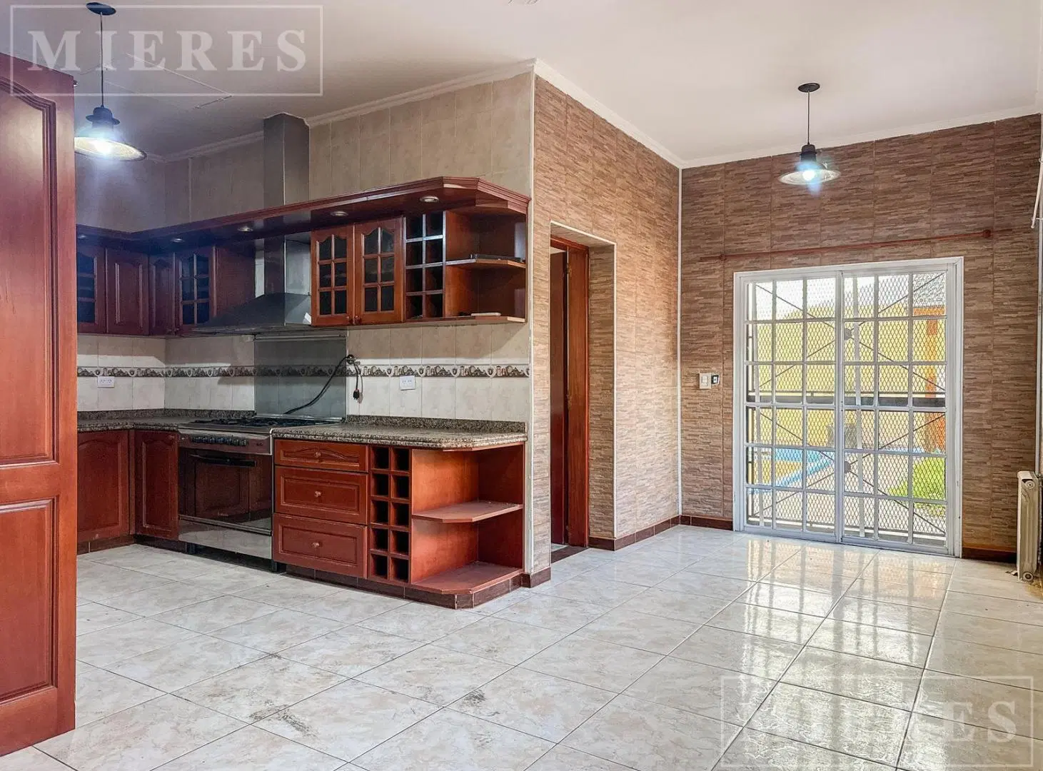 Casa en venta - Remedios de Escalada  al 300 4