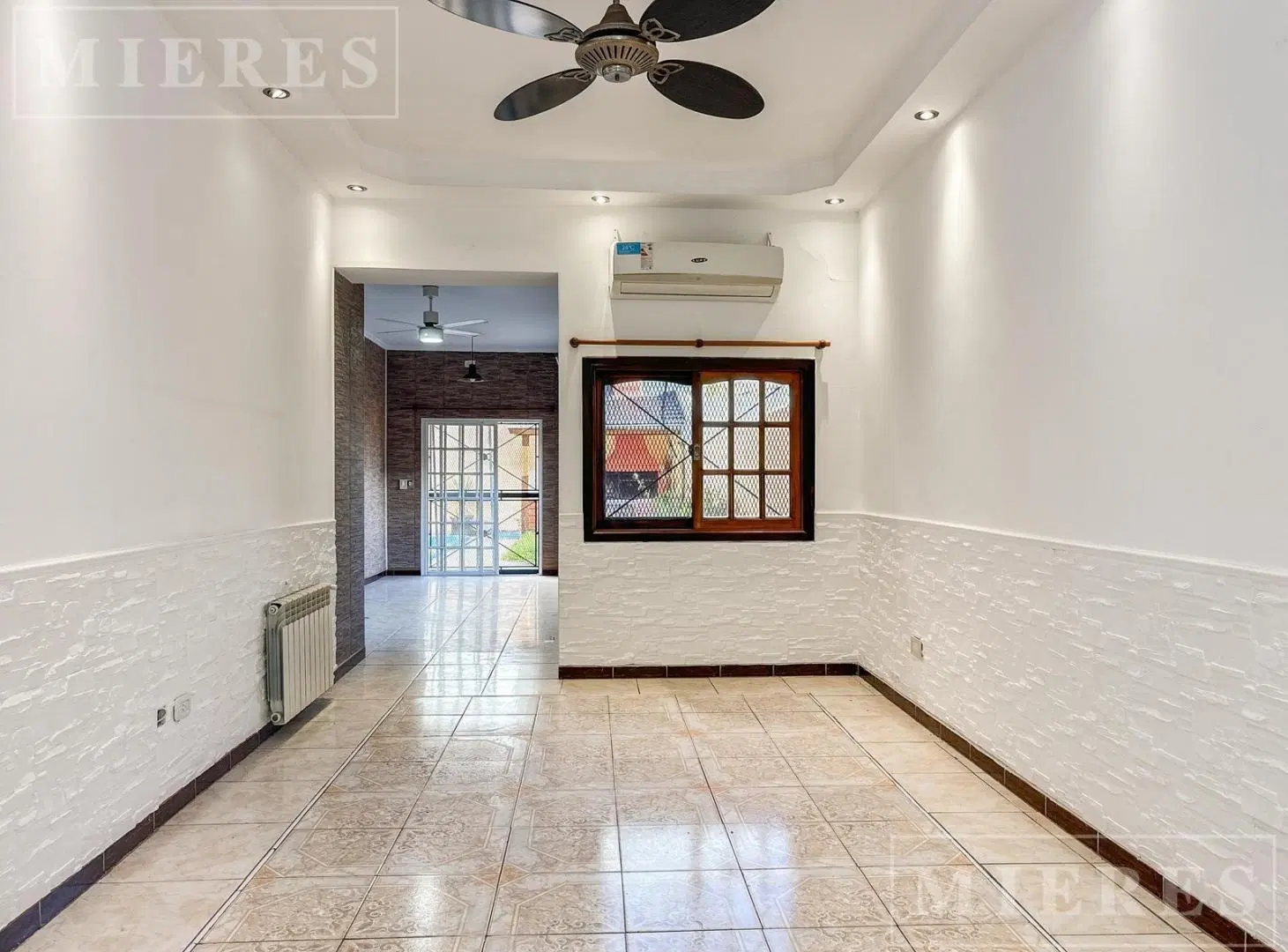 Casa en venta - Remedios de Escalada  al 300 2