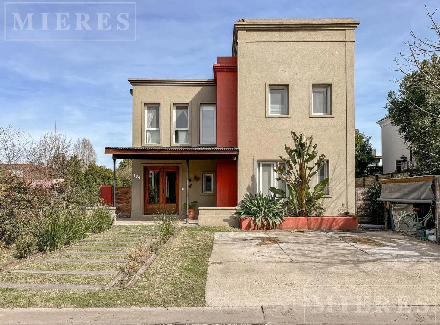 Muy linda casa en alquiler en el Barrio La Damasia 2