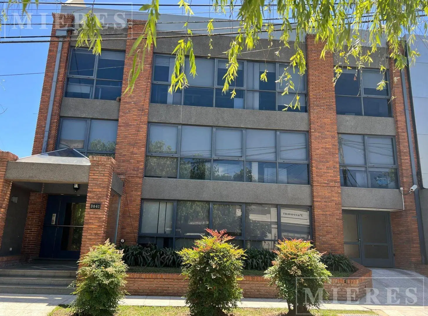 Oficina en Alquiler de 200 m2 en Lomas de San Isidro 3