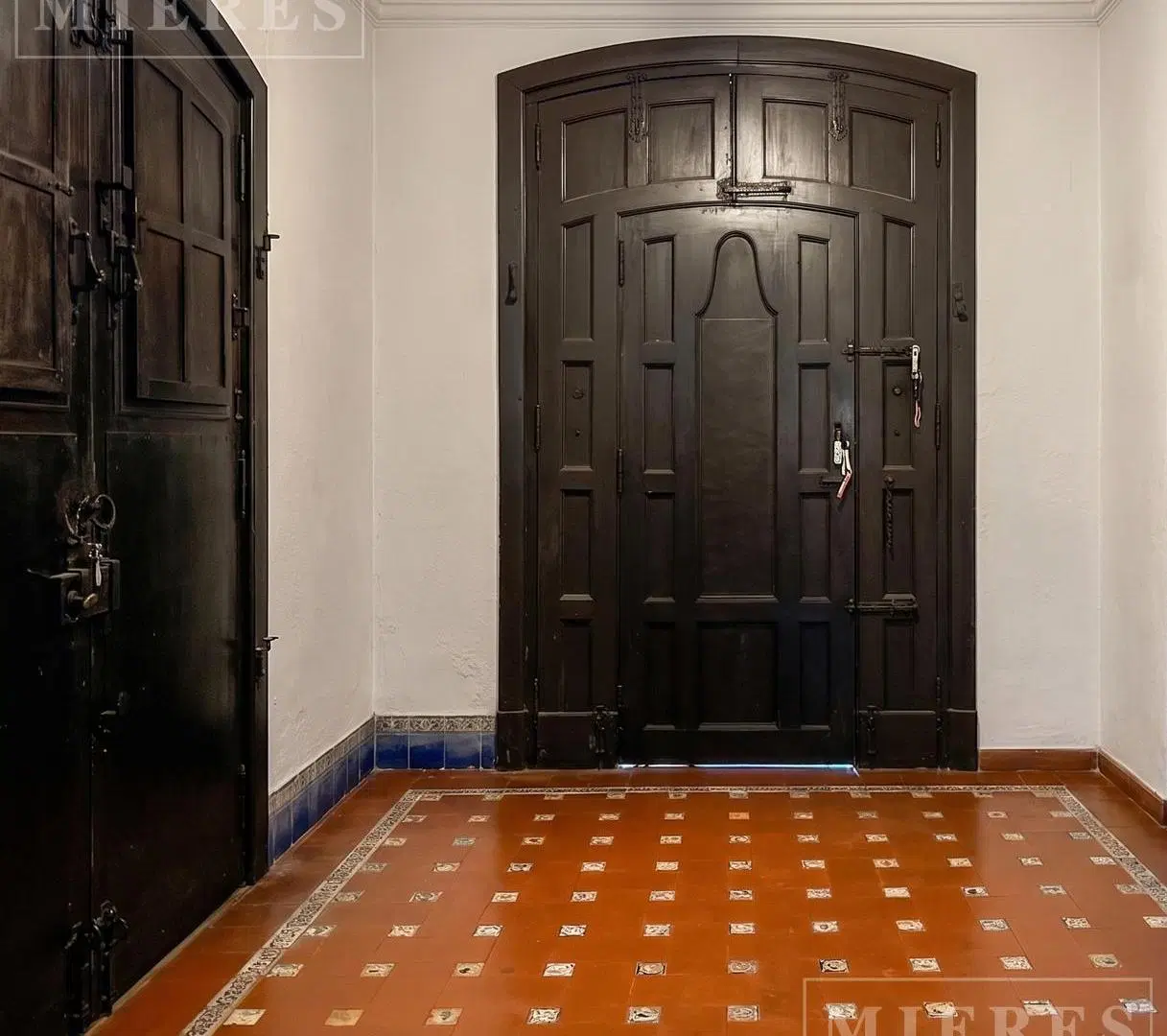 Muy linda casa en venta en Lomas Jockey, con orientación Este y un lindisimo jardin. 3