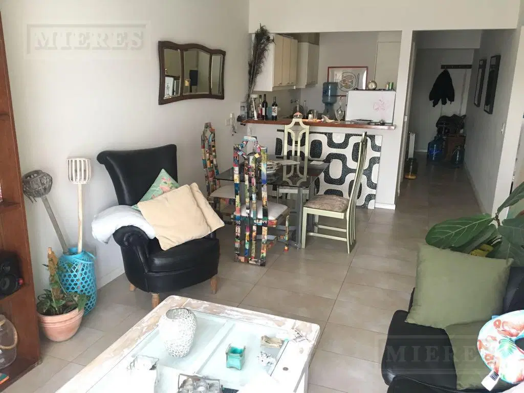 Departamento de dos ambientes en venta en La Quadra 3