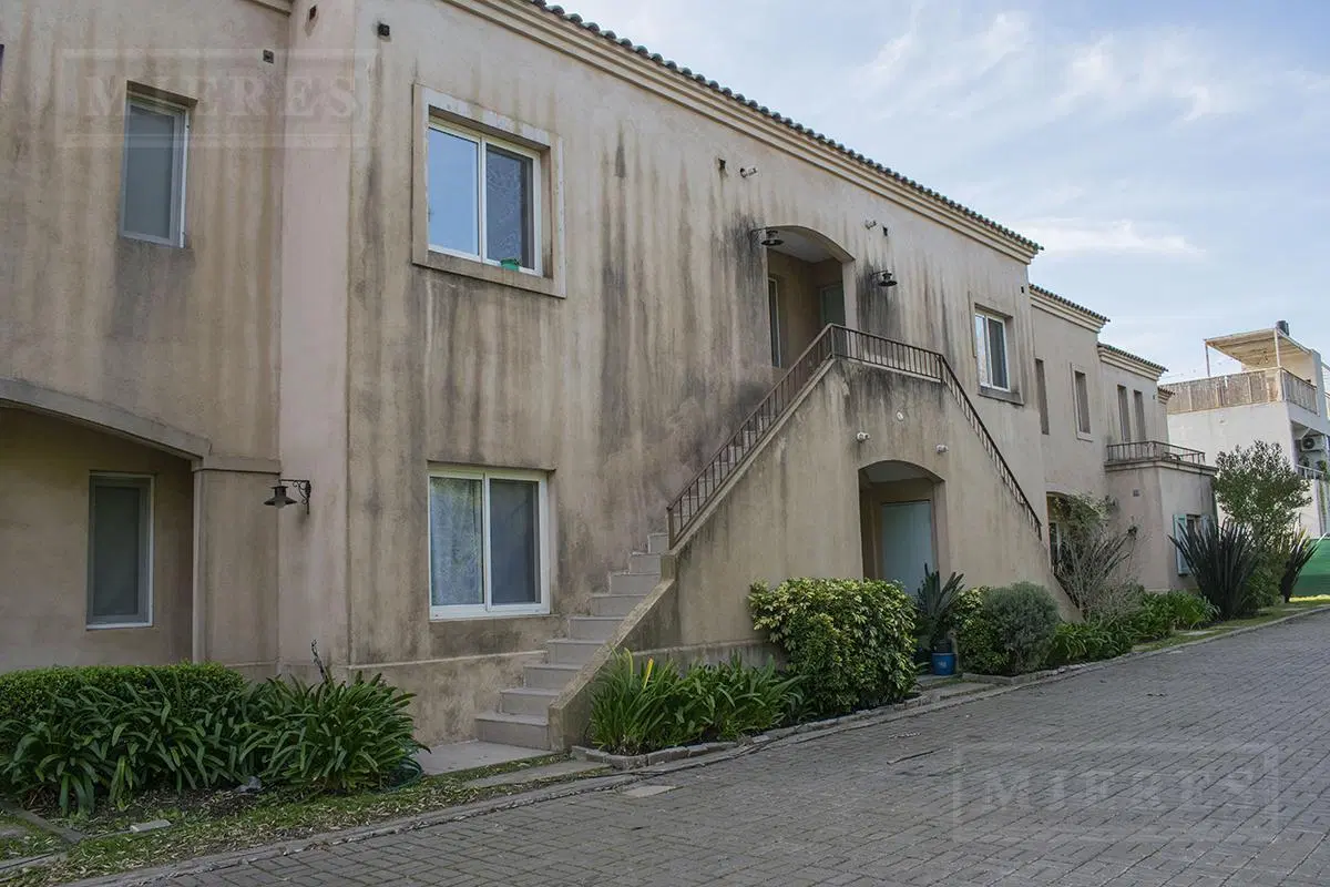 Departamento de dos ambientes en venta en La Quadra 4