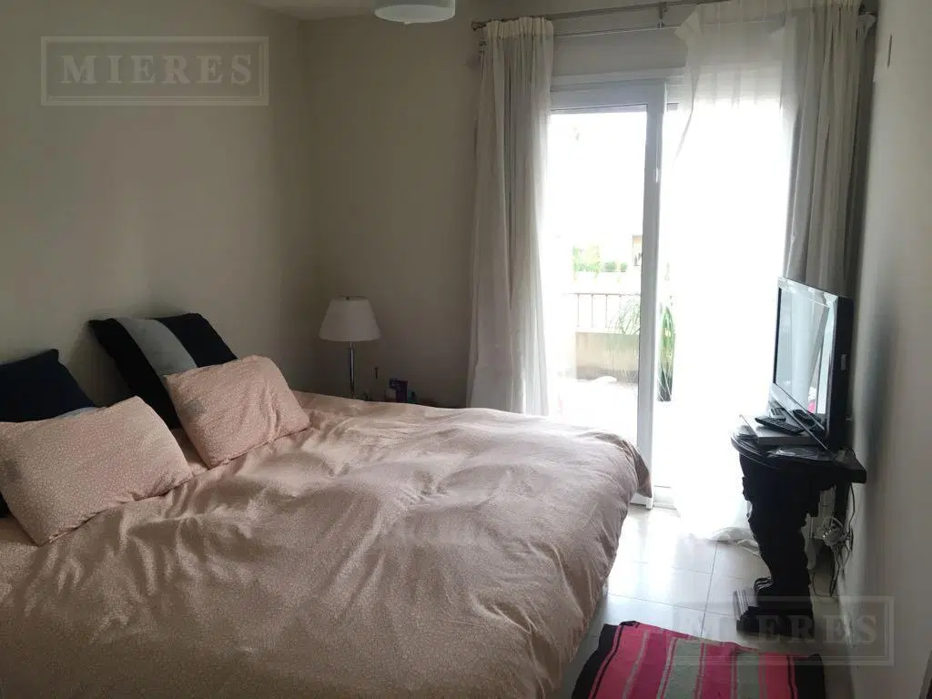 Departamento de dos ambientes en venta en La Quadra 5