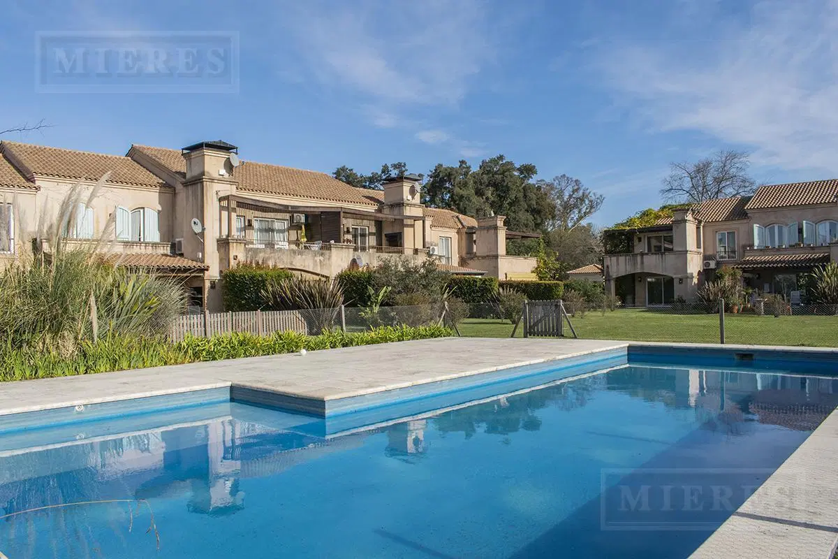 Departamento de dos ambientes en venta en La Quadra 2