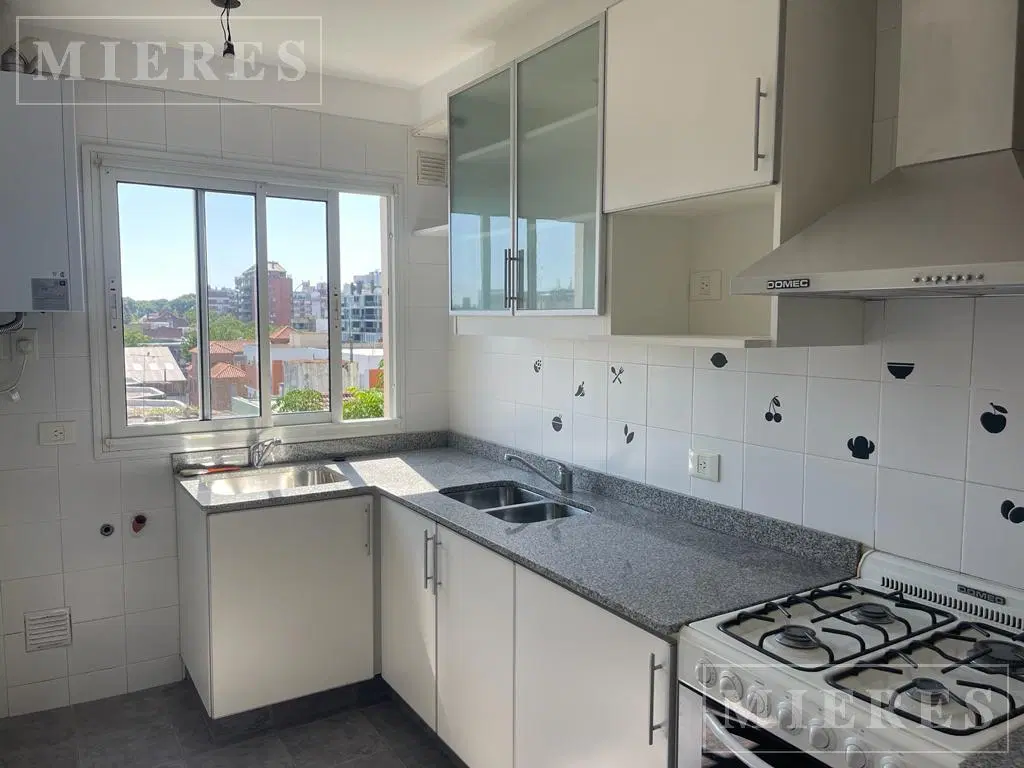 Muy lindo departamento de 3 ambientes en en alquiler en San Isidro 2