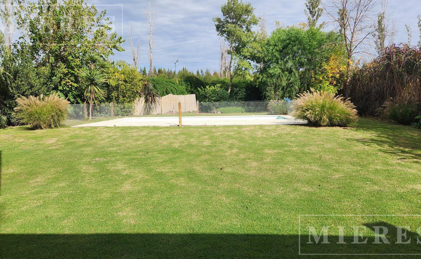 Foto de Casa en venta en el Barrio Santa Barbara, Bancalari., imagen 3