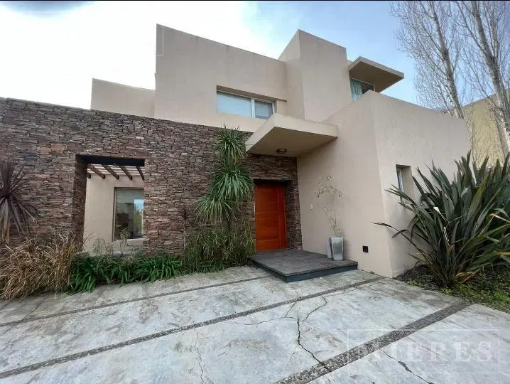 Muy linda Casa en Alquiler en Los Sauces, Nordelta. 1