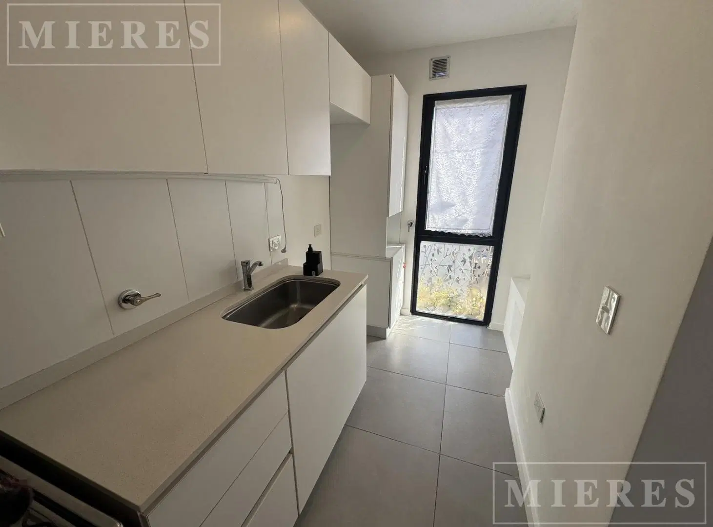 Casa en alquiler de 3 ambientes en Santa Ana Joven, Villanueva. 4
