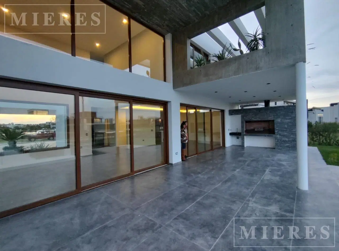 Casa en alquiler anual con lote al Lago Central en Virazón, Nordelta 4
