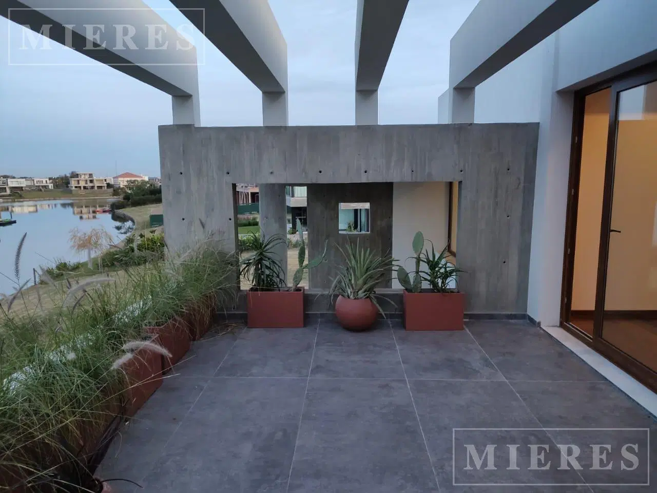 Casa en venta con lote al Lago Central en Virazón, Nordelta 5