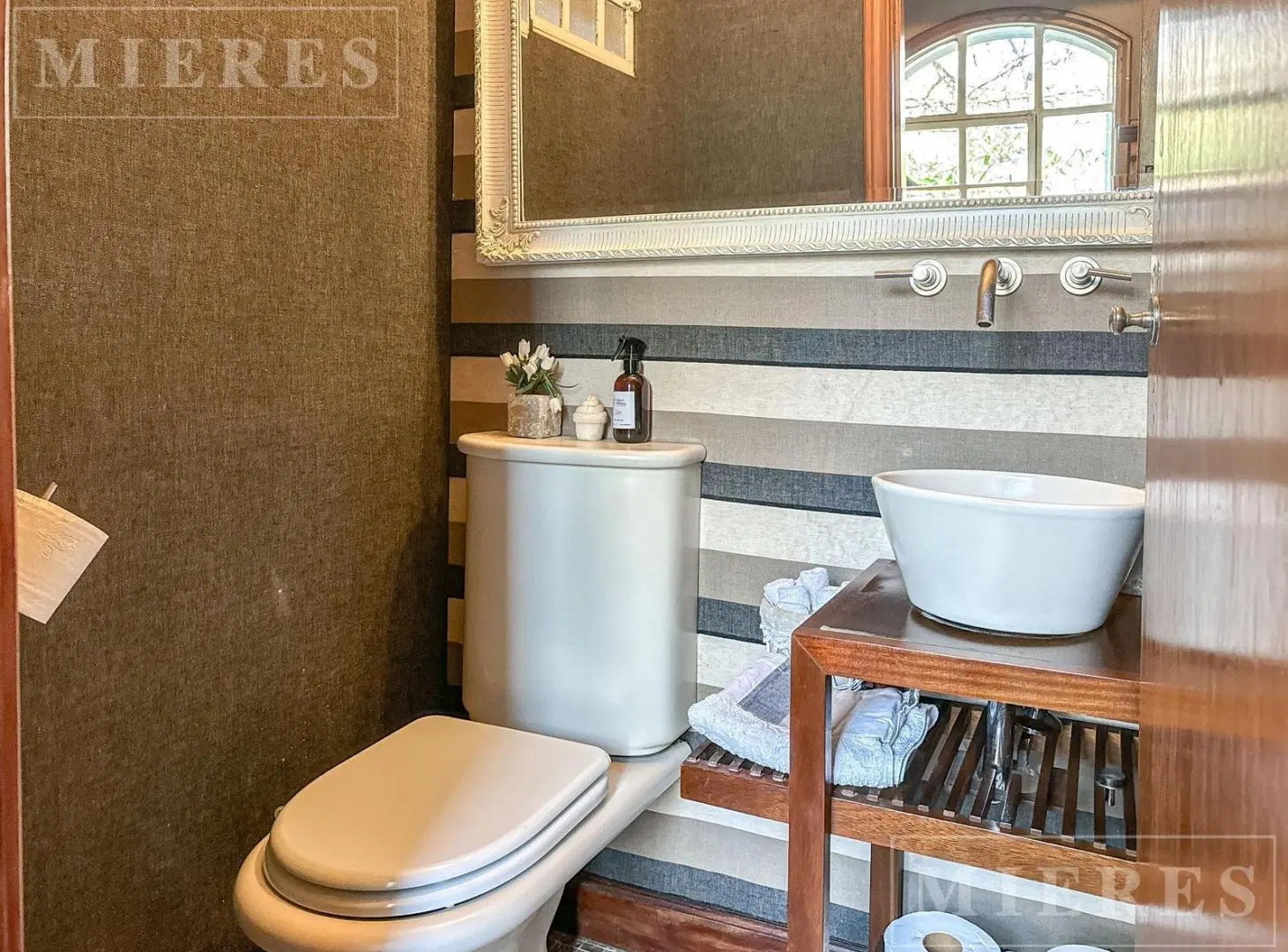 Casa de estilo inglés con gran carácter, totalmente reciclada ubicada en Martínez en venta. 4