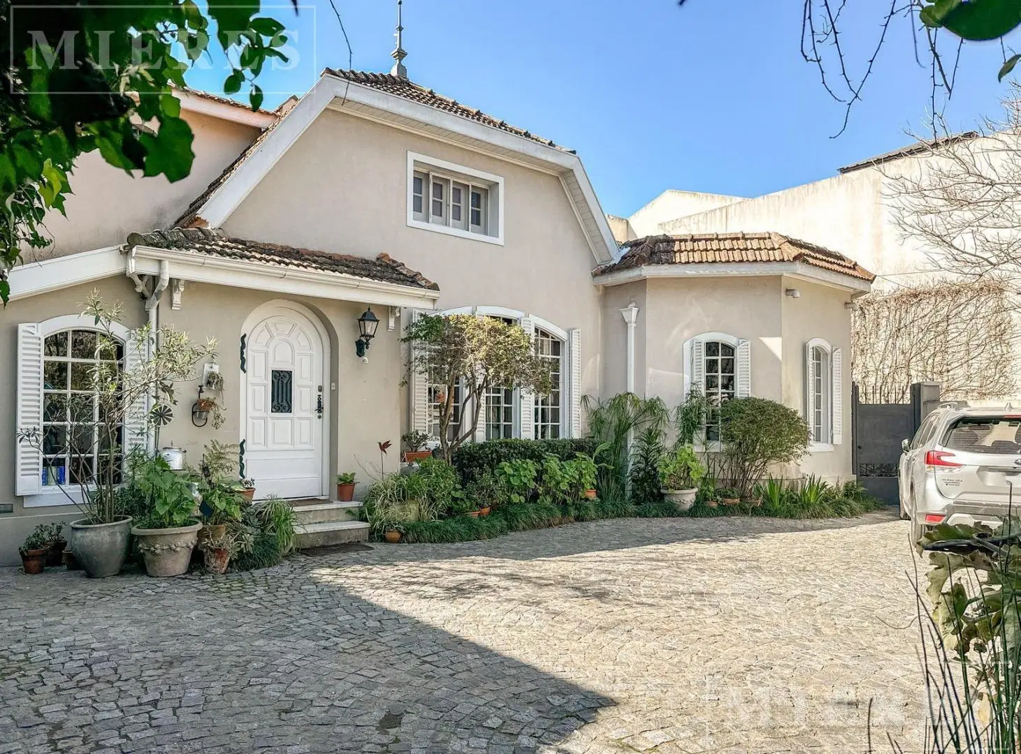 Casa de estilo inglés con gran carácter, totalmente reciclada ubicada en Martínez en venta. 5