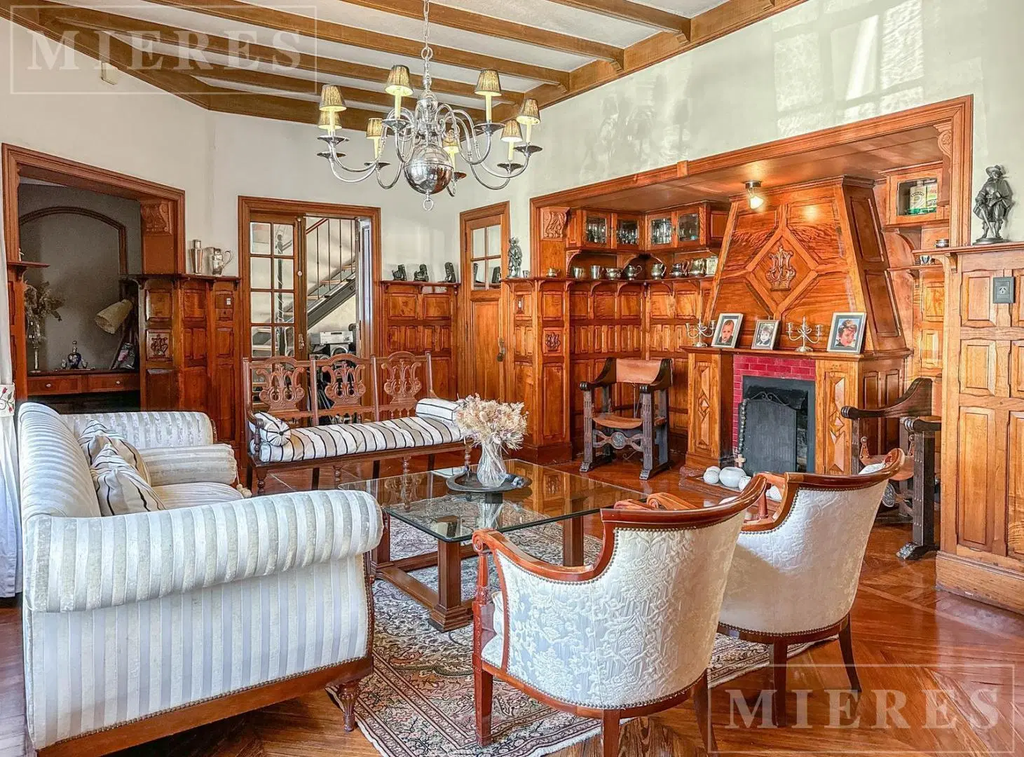Casa de estilo inglés con gran carácter, totalmente reciclada ubicada en Martínez en venta. 3