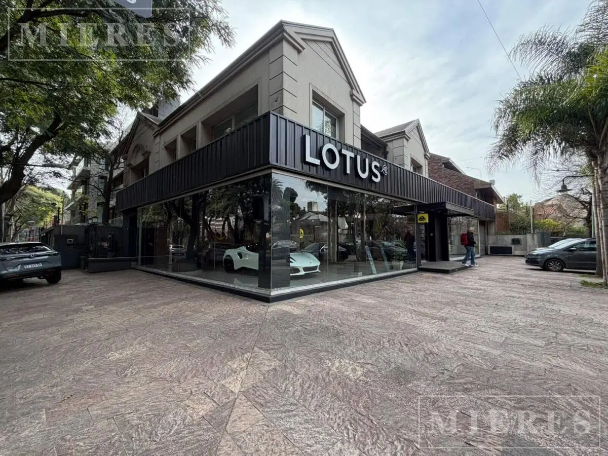 Excelente Local en alquiler de 377 m2 en Acassuso 3