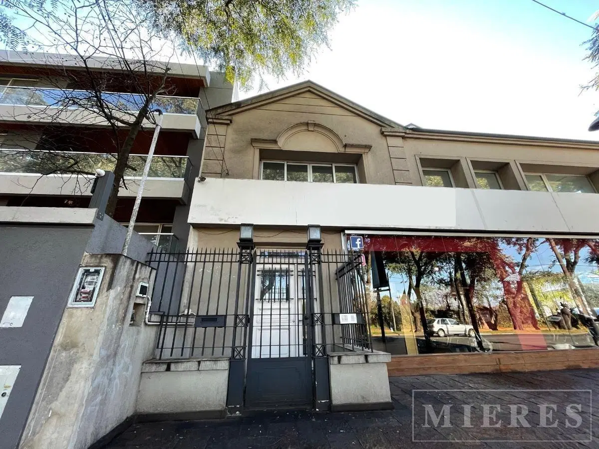 Excelente Local en alquiler de 377 m2 en Acassuso 7