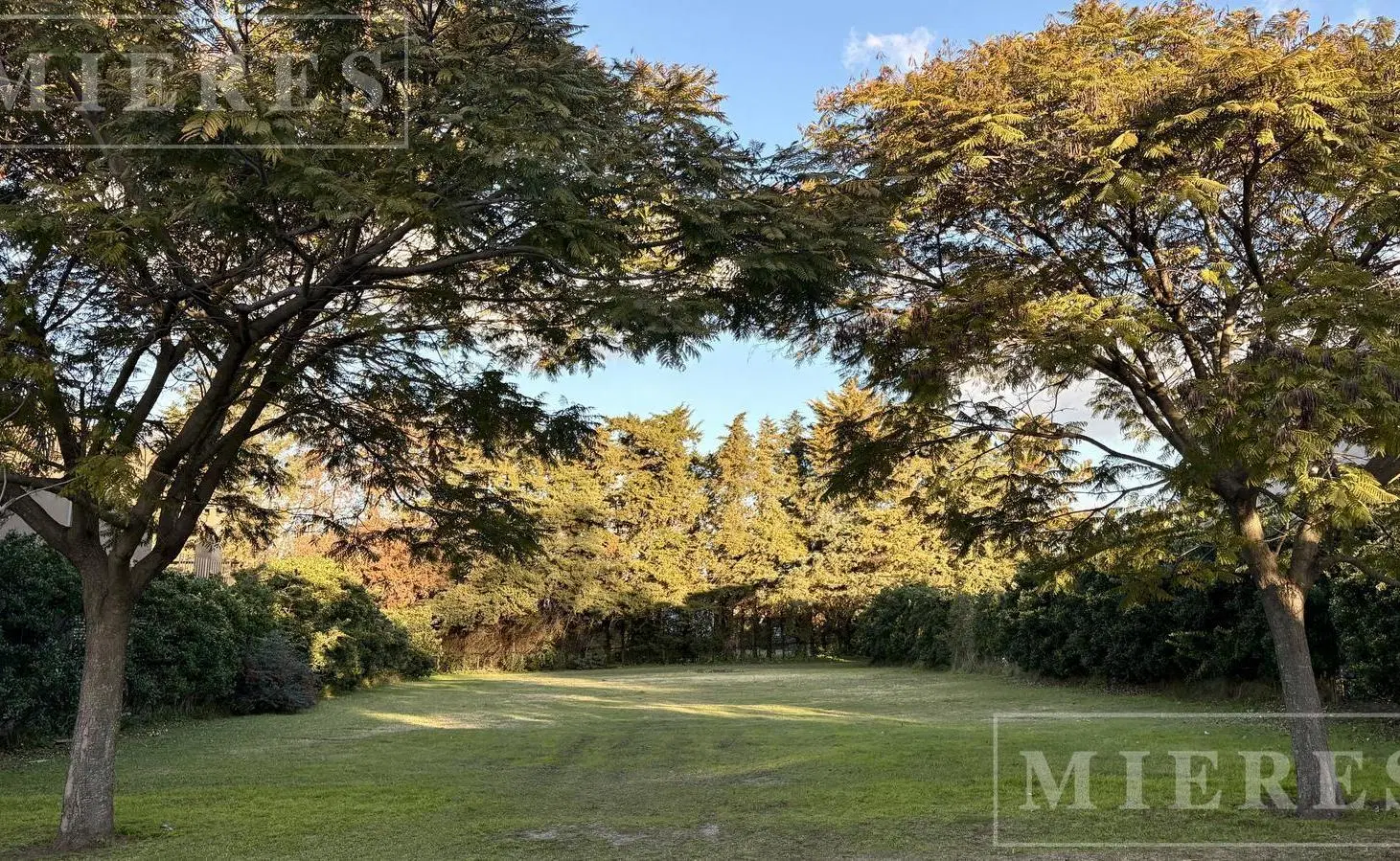 Lote de 913m² en venta en Las Liebres 8