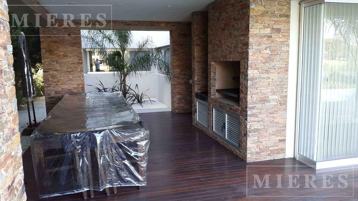 Foto de Casa en venta, sobre lote al agua en Santa Barbara, imagen 3