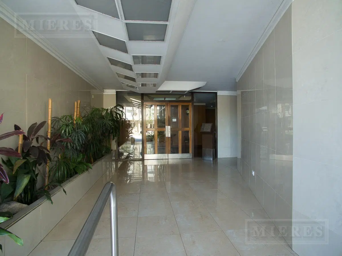 Departamento muy luminoso en venta y alquiler, en Olivos. 8