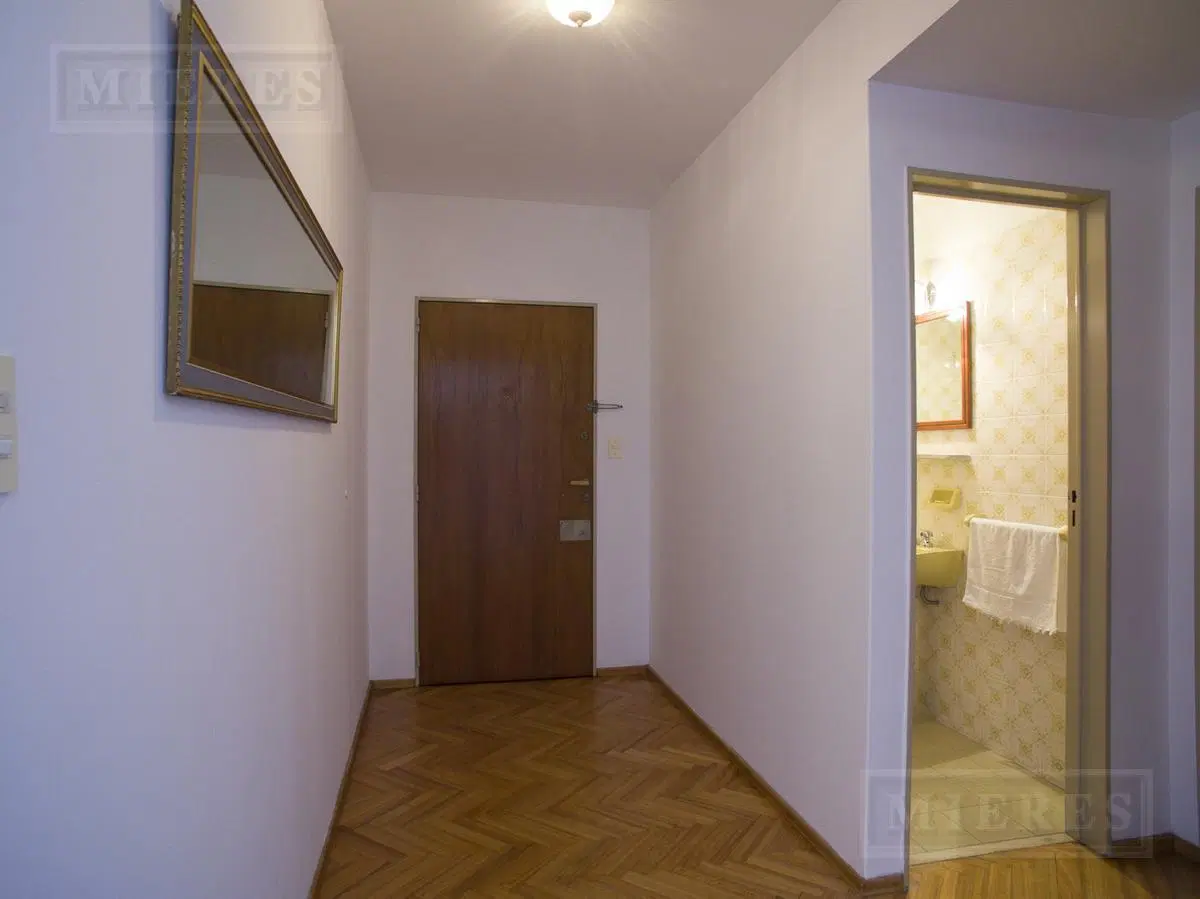 Departamento muy luminoso en venta y alquiler, en Olivos. 5