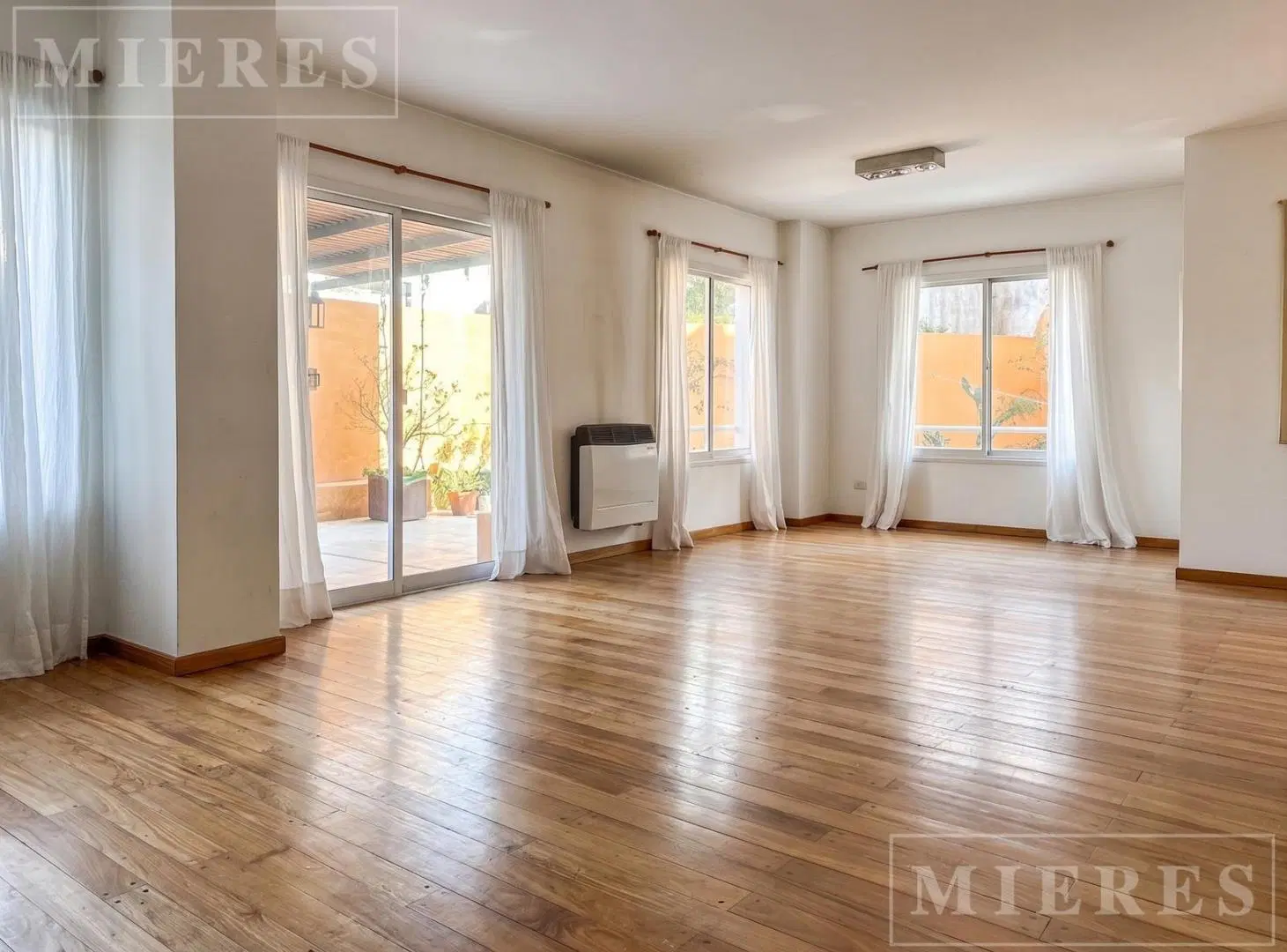 Muy buen Departamento con patio en venta en Beccar. 3