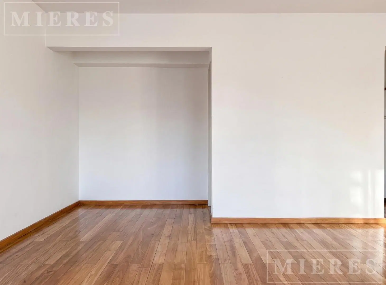 Muy buen Departamento con patio en venta en Beccar. 5