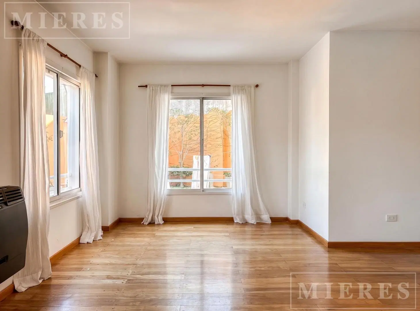 Muy buen Departamento con patio en venta en Beccar. 3