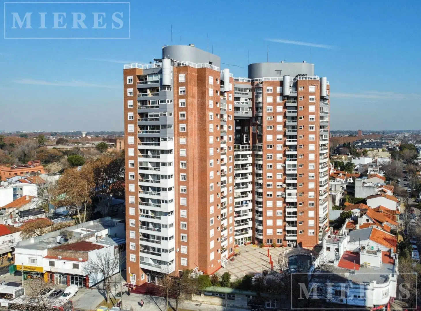Muy buen Departamento con patio en venta en Beccar. 4