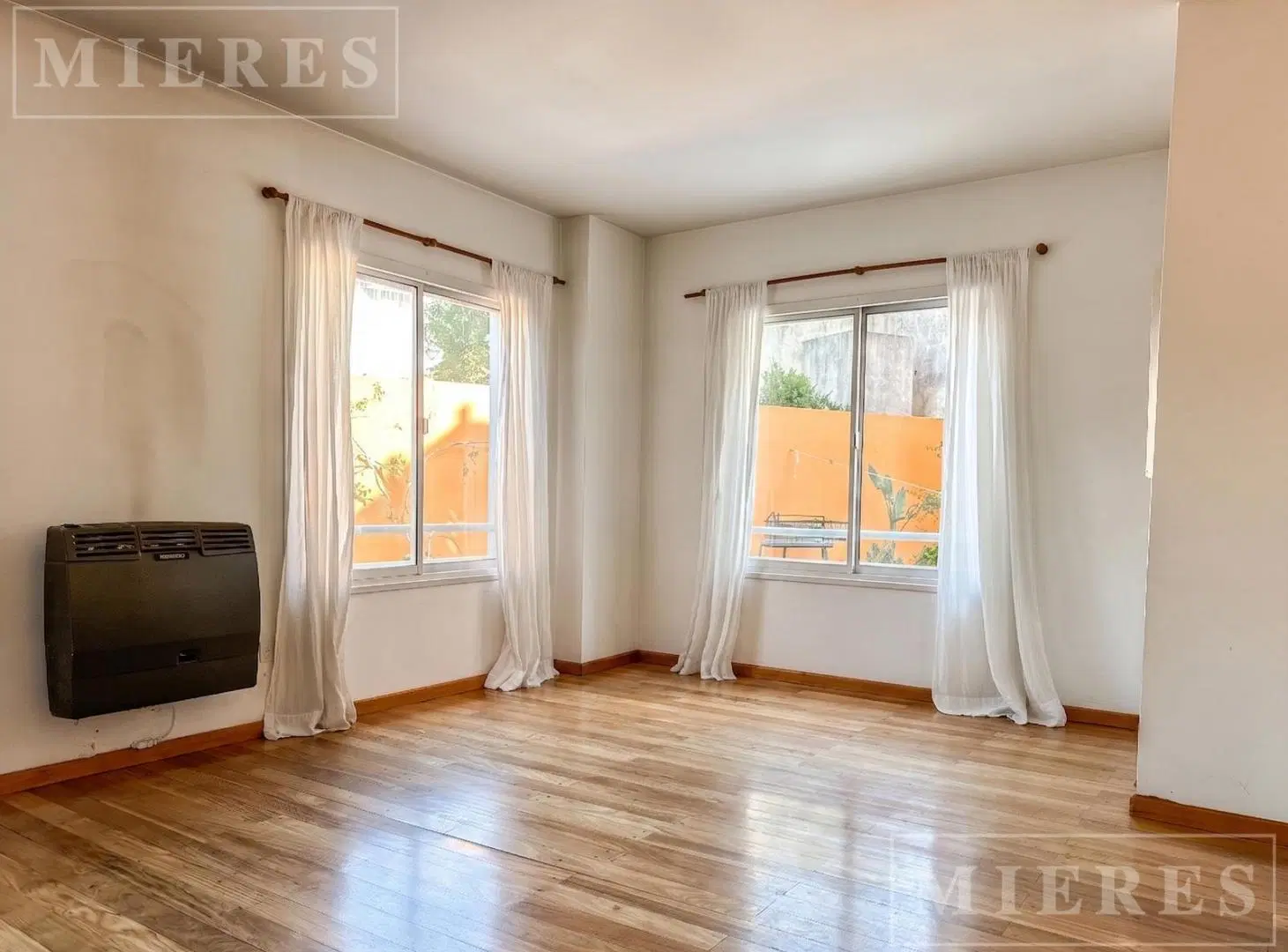 Muy buen Departamento con patio en venta en Beccar. 8