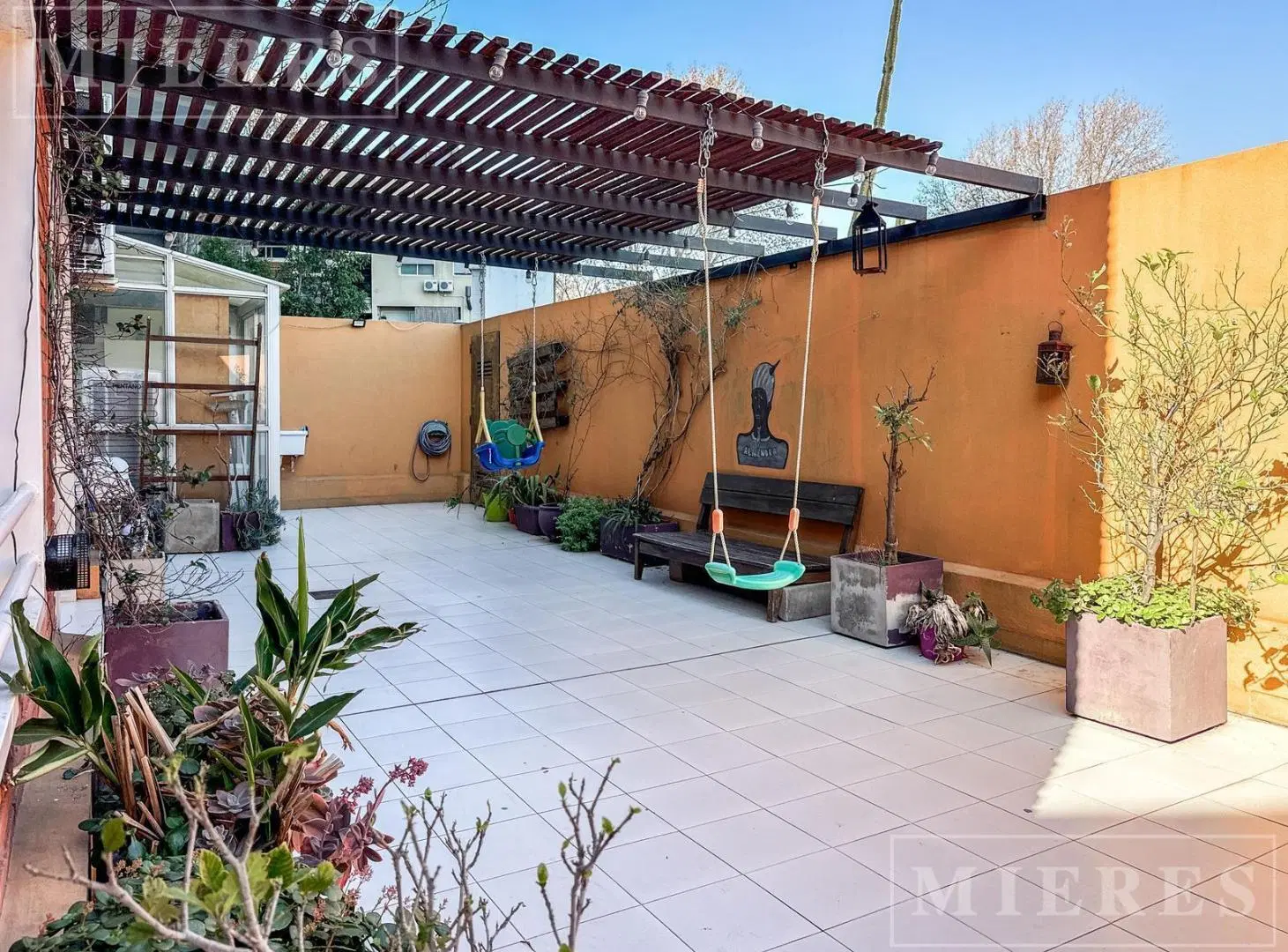 Muy buen Departamento con patio en venta en Beccar. 4
