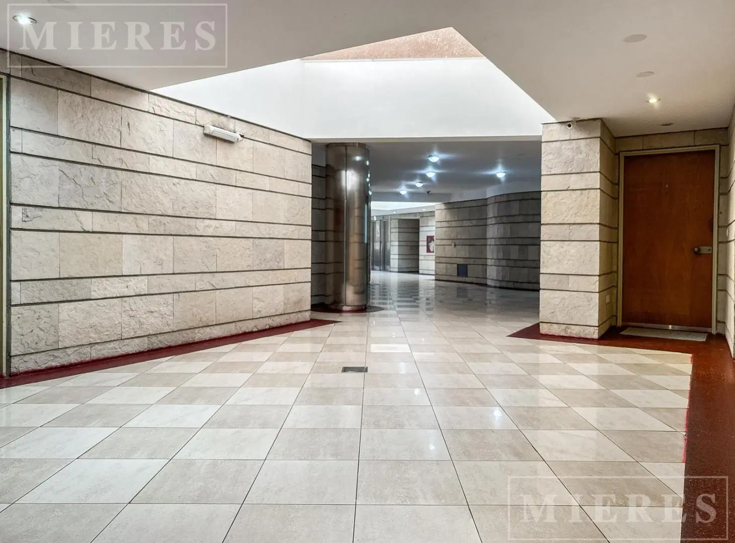 Muy buen Departamento con patio en venta en Beccar. 1