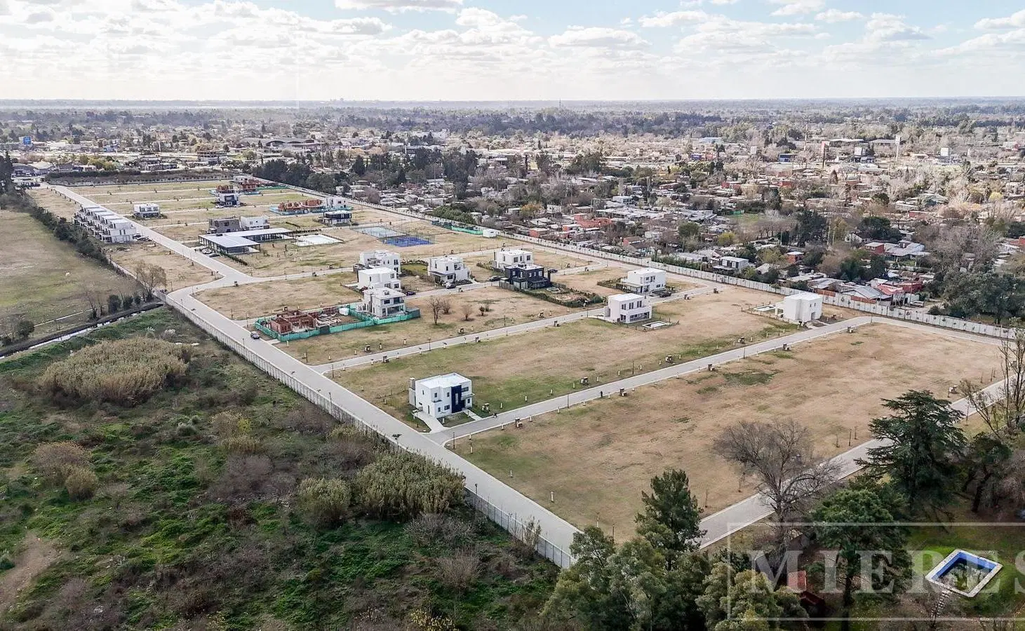 Lote en venta de 387m² en El Olivar, Pilar 4