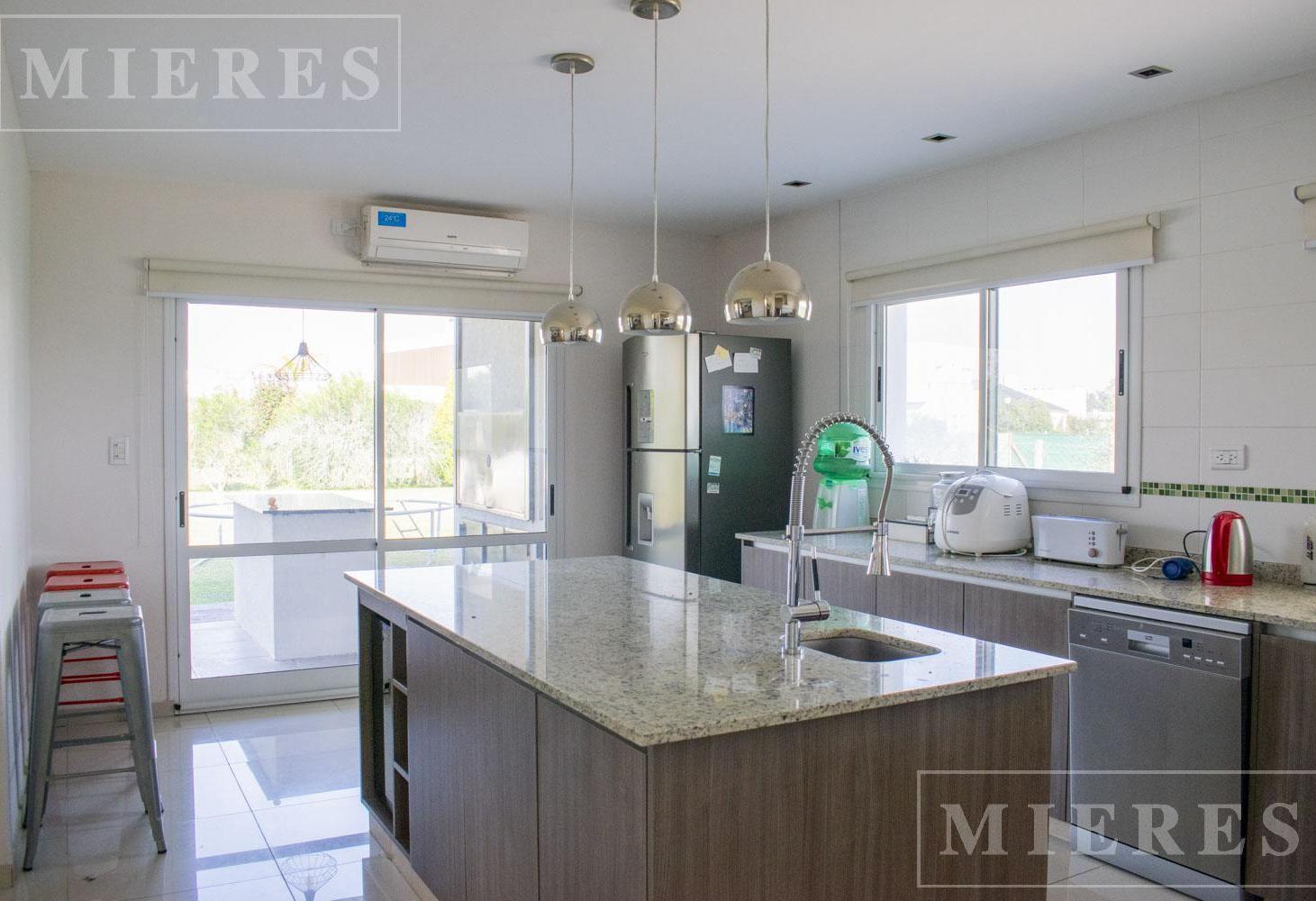 Foto de Casa en alquiler anual en Haras Santa Maria barrio El Molino Norte, imagen 2
