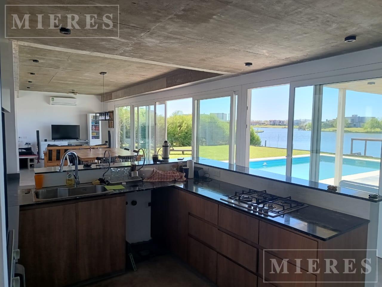 Foto de Casa sobre lote a la laguna en venta APTO CREDITO en Area 9 San, imagen 1