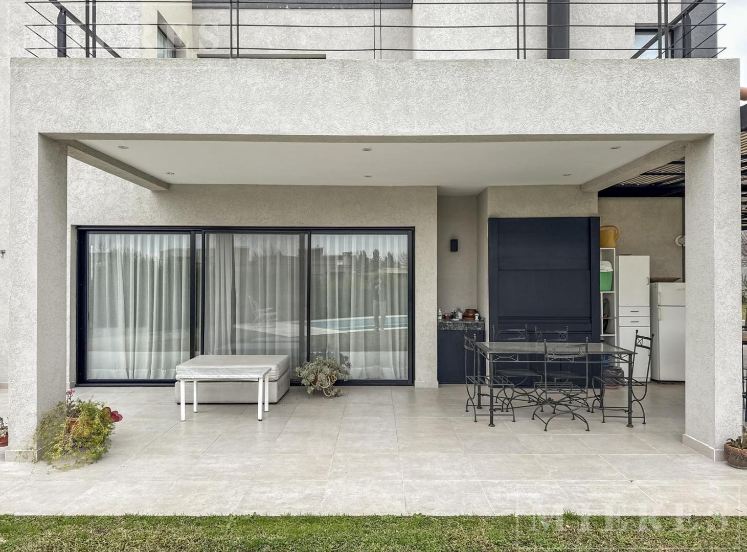 Foto de Casa en venta sobre lote interno en Area 1 Barrio San Sebastian, imagen 2