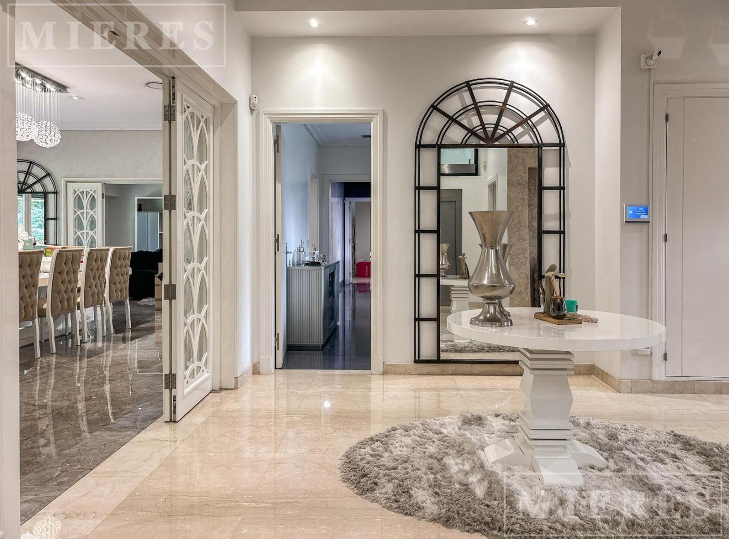 Foto de Muy linda casa de estilo moderno en venta en Las Lomas de San Isidro., imagen 1