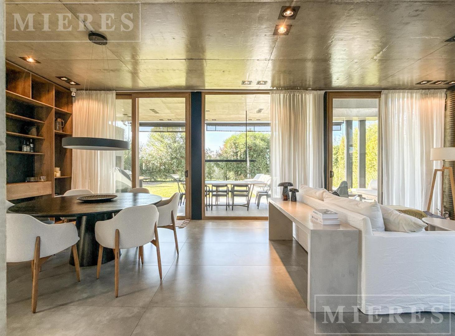 Foto de Casa en venta en el barrio Carpinchos, Nordelta, imagen 1