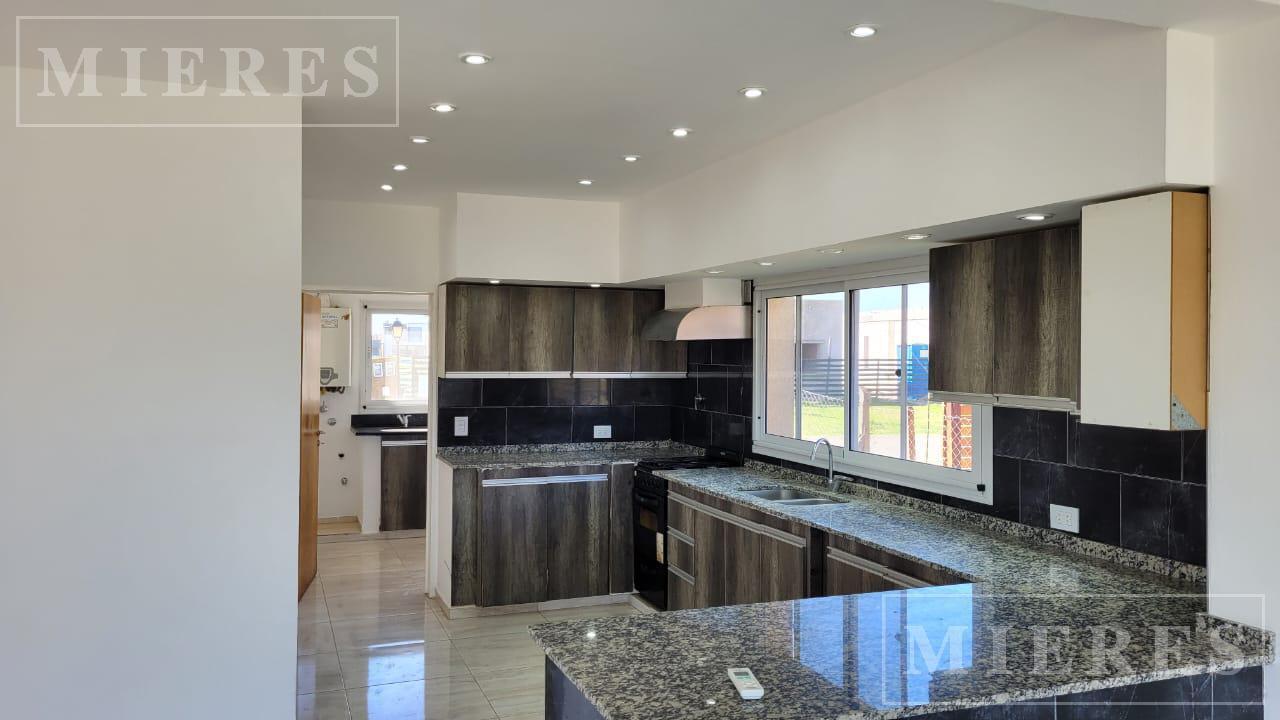 Foto de Casa en alquiler anual en Área 9 Barrio San Sebastián, Loma Verde, imagen 1
